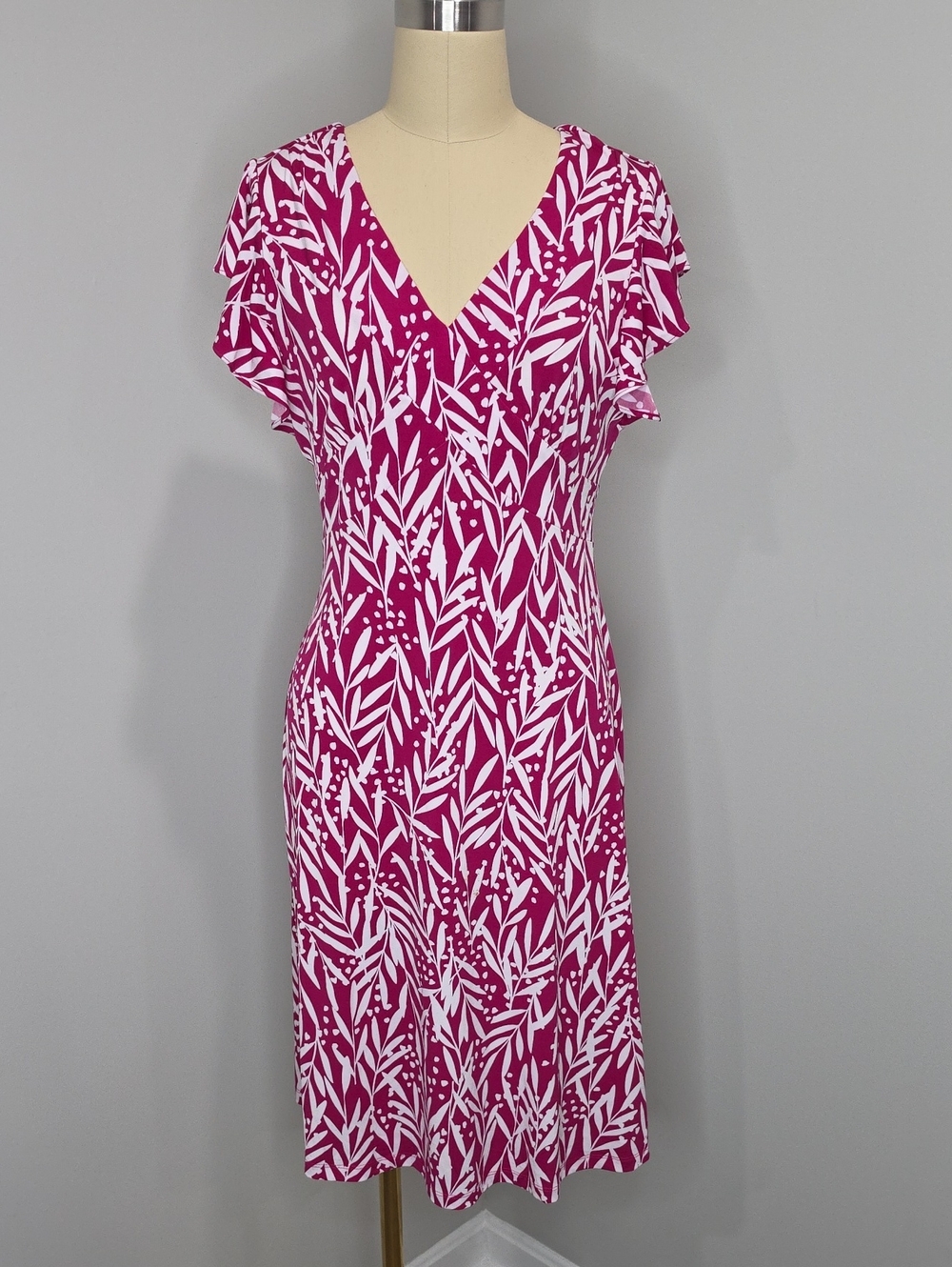 London Times Petite Leaf-Print V-Neck Dress Size 6 Fuchsia and White